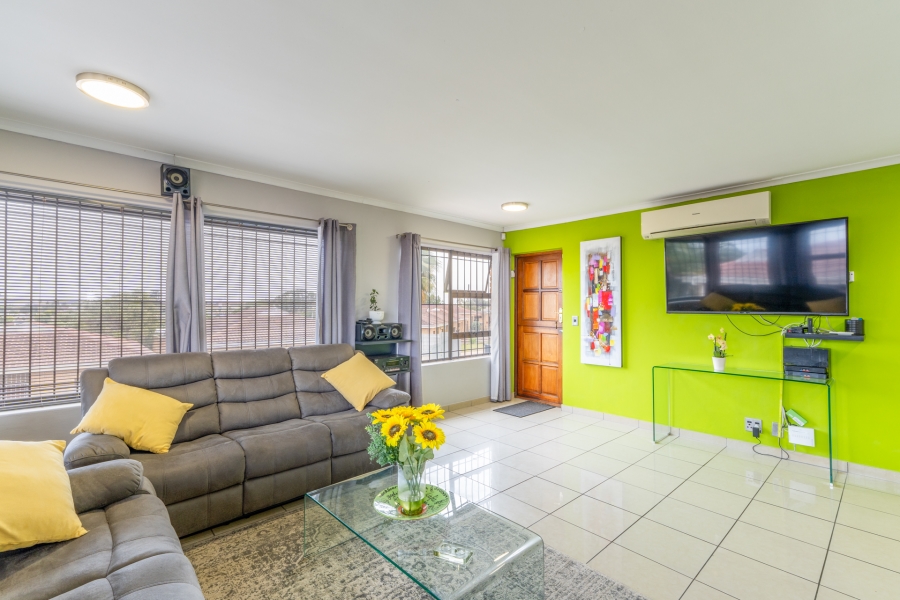 3 Bedroom Property for Sale in Protea Village Western Cape